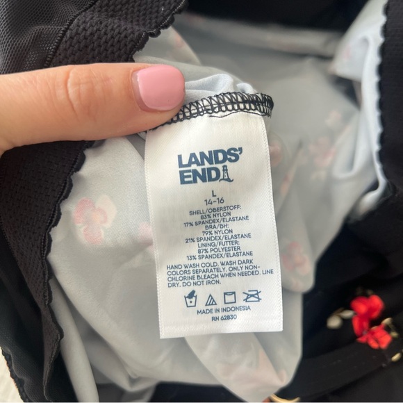 NWT Lands End Tulip Hem Tankini Swimsuit Top Black Meadow Floral Size 14-16 - Picture 6 of 6